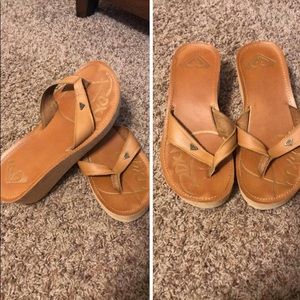 Roxy flip flops with heel, Size 10 worn once